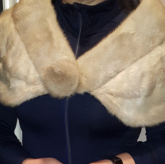 Russian style real Cape Fur shawl - Picture 3 of 3